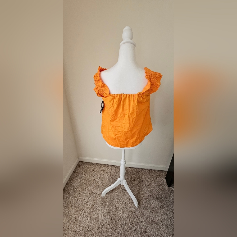 Girls(junior) orange shirt. Size (s)